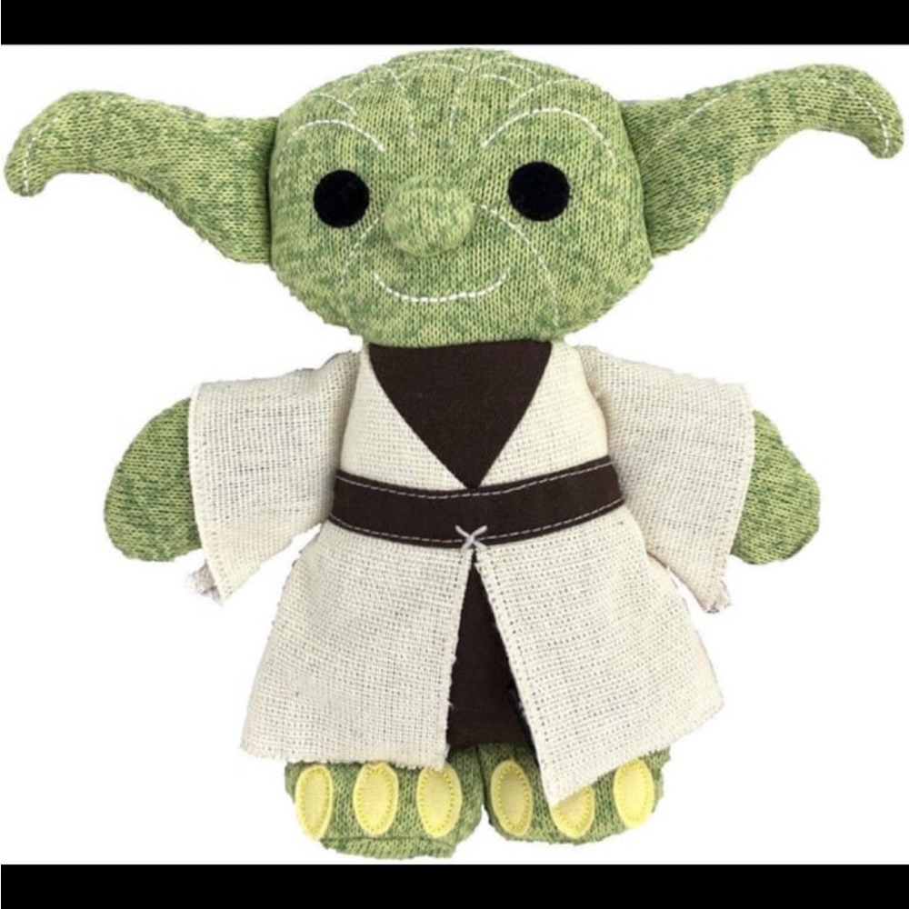 Disney Star Wars Galaxy's Edge Yoda with Jedi Outfit 17"